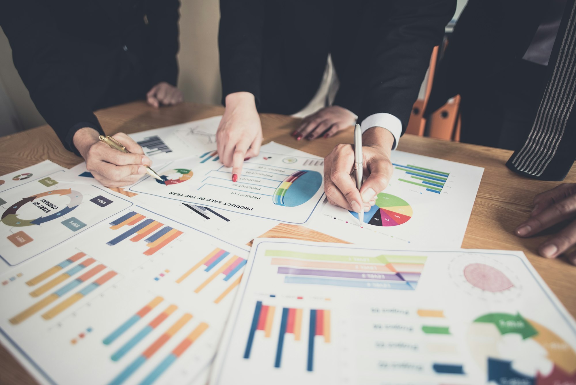 business consulting businessman meeting brainstorming report project analyze